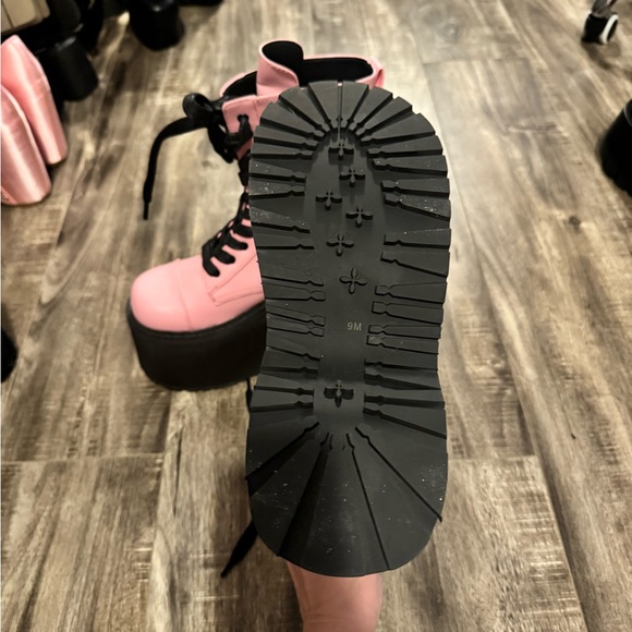 Boots - Picture 4 of 4